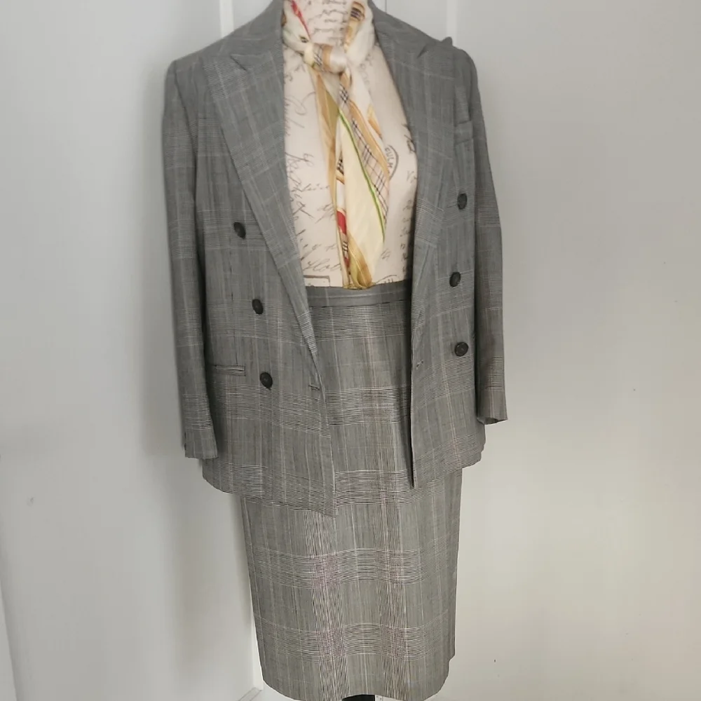 Ralph Lauren Gray Double-Breasted Women's Suit - Picture 5 of 13